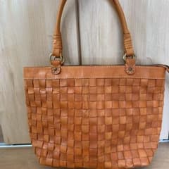 quest ce que le design 革バッグのサムネイル