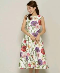 花柄ワンピースのサムネイル