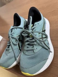 ASICS ランニングシューズ 1011B602 22.5cmのサムネイル