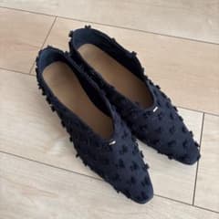 【美品】ポインテッドトゥフラットシューズ ブラック 23.5cmのサムネイル