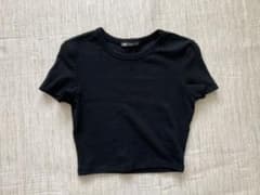 ZARA クロップド丈Tシャツ　黒のサムネイル