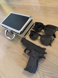 アルミ製セキュリティケースとサングラスセットのサムネイル