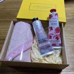 ロクシタン ソフトハンドクリーム 30mL  2本及びタオルハンカチのサムネイル