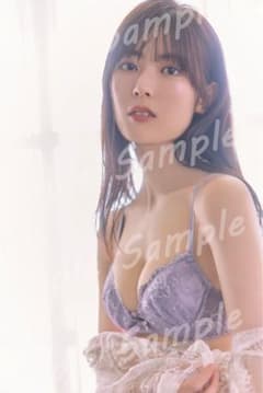 岩本蓮加 1st写真集 いたずらな風 ポスター 発売記念SHOWROOM限定のサムネイル