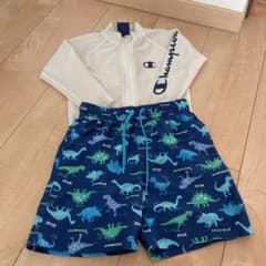 ぴよりん様専用！ラッシュガード&水着セット　100のサムネイル