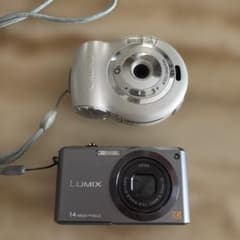 カメラ富士フィルムとパナソニック2台です。ジャンク品です。 カメラ富士フィルムとパナソニック2台です。ジャンク品です。 - メルカリ