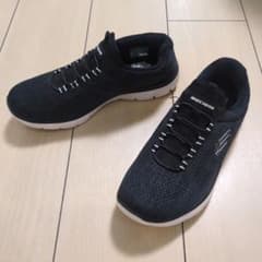 美品 スケッチャーズ メモリーフォーム ワイドフィット 24cmのサムネイル