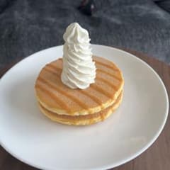 【リアル】食品サンプル パンケーキ ホイップクリーム添えのサムネイル