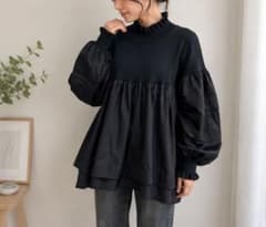 【新品タグ付き】フリルネック 異素材切替 ドッキング ニット ブラウス ブラックのサムネイル