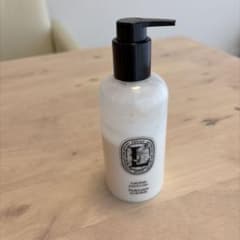 diptyque「フレッシュローション」250mLボトル　美品 diptyque フレッシュ ローション ボディ用乳液 250mL - メルカリ