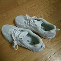 【値下げ】スニーカー 新品 白 26㎝のサムネイル