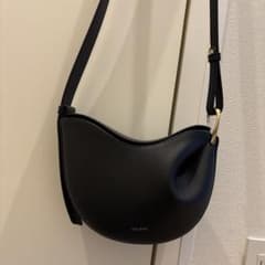 POLÈNE ブラックショルダーバッグのサムネイル