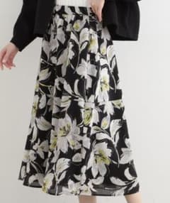 新品　花柄フレアロングスカート 36のサムネイル