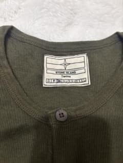 STONE ISLAND ボタン付きヘンリーネックTシャツ カーキ - メルカリ
