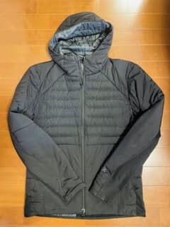 Lululemon フード付きダウンジャケット ブラックのサムネイル