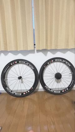 エキノクス SP50 チューブラーホイール 前後回転にゴリ感ハブのがたつきあり。 エキノクス SP50 チューブラーホイール 前後回転にゴリ感ハブのがた