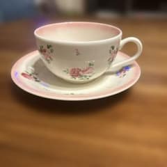 ピンクと白の花柄カップ&ソーサーのサムネイル