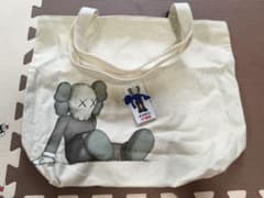落書きあり　ユニクロ カウズ トートバッグ UNIQLO KAWSのサムネイル
