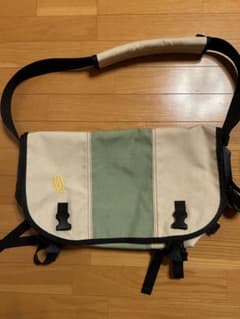 TIMBUK2 メッセンジャーバッグ USA製　クリーム　カーキ　大容量 TIMBUK2 メッセンジャーバッグ USA製 クリーム カーキ 大容量 - メルカリ