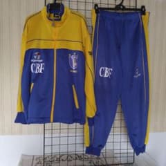 トッパーCBF 86年WMブラジル代表選手型 ジャージ上下セットM。パンツ付き トッパーCBF 86年WMブラジル代表選手型 ジャージ上下セットM。パンツ