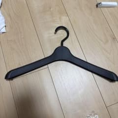 ブラックの衣類ハンガーのサムネイル