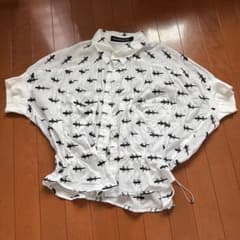 かじ様専用　メルシーボーク　白✖️黒ヤモリ刺繍シャツのサムネイル