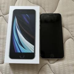 Apple iPhone se2 第二世代128GBホワイト 画面にひびありのサムネイル