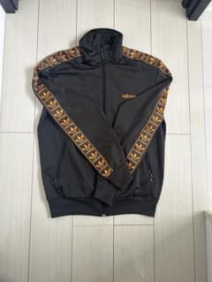 adidasトラックジャケットのサムネイル