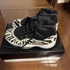 WMNS AIR JORDAN11 RETROのサムネイル