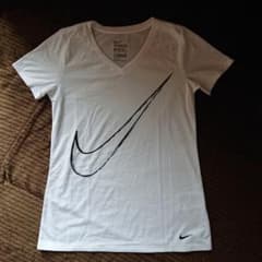 NIKE  VネックTシャツのサムネイル