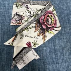 Christian Dior ミッツァ スカーフ 花柄 蝶 Christian Dior ミッツァ スカーフ 花柄 蝶 - メルカリ