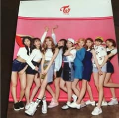 TWICEポスター10のサムネイル