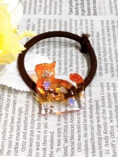 レジン ヘアゴム ヘアアクセサリー 猫 グラデーション 赤 - メルカリ