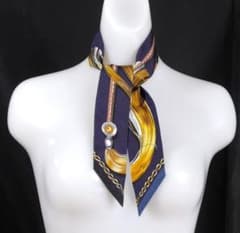 美品　HERMES エルメス　スカーフ　ツイリー　シルク100％　D576