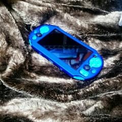 PS Vita 本体 8GBメモリー付き！ほぼ新品！のサムネイル