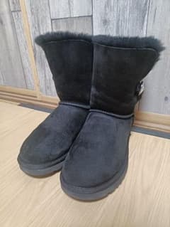 ビジュー付き UGGムートンブーツ ブラックのサムネイル