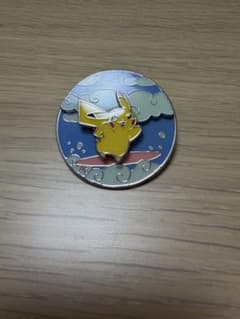 空飛ぶピカチュウ サーフィン ピンバッジ 波乗り ポケモン 海外限定