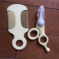 ピジョン くし・ハサミセットのサムネイル