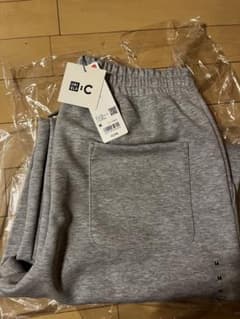 UNIQLO グレー スウェットワイドパンツ（標準丈）のサムネイル