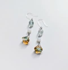 ハンドメイド 樹脂ピアス フラワー 透明感 大人かわいいのサムネイル