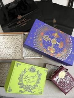 DEMEL デメルの空箱 猫ラベルオマケ お菓子ギフトボックスのサムネイル