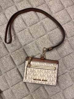MICHAEL KORS パスケース IDホルダー ネックストラップ付のサムネイル