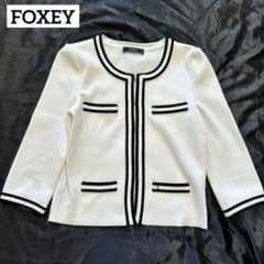 極美品✨フォクシー ホワイト ジャケット ロゴプレート ノーカラー 38サイズ 極美品✨フォクシー ホワイト ジャケット ロゴプレート ノーカラー 38
