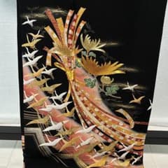 D592 黒留袖　花丸紋　鶴　金駒刺繍　正絹　着物　袷　美品 D882 黒留袖 慰斗紋 鶴 金駒刺繍 正絹 着物 袷 極美品 - メルカリ