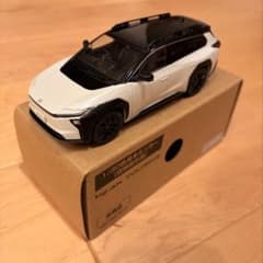 トヨタ 新型 bZ4x Touring カラーサンプルミニカー ホワイトパール