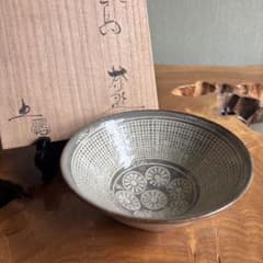 三島焼 五島哲作 印花 刷毛目 共箱 抹茶碗（gf12） 三島焼 五島哲作 印花 刷毛目 共箱 抹茶碗（gf12） - メルカリ