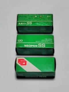 ​超美品 期限切れフィルム ネオパンSS 120 ブローニー 3本セットのサムネイル