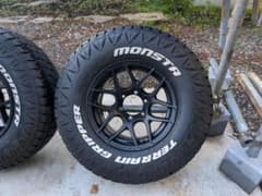バリ山 　ブリヂストン NR979 モンスタ 265/75R16 バリ山 ブリヂストン NR979 モンスタ 265/75R16 - メルカリ