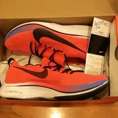 NIKE　ナイキ　ヴェイパーフライ４%　フライニットのサムネイル