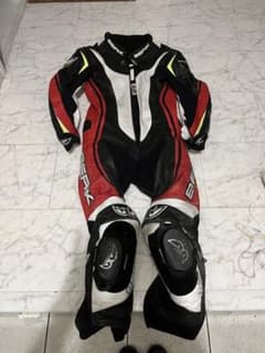 BERIK レーシングスーツ 革ツナギ 52サイズのサムネイル